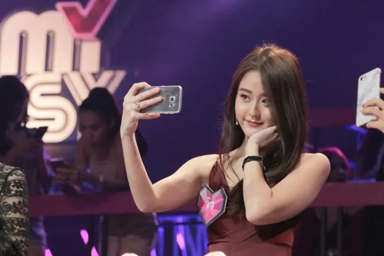 แฟนคลับลุ้นเป็นคู่จริง! “ออฟ-จุมพล” ดาเมจแรง สไตล์นี้หล่อตี๋กระชากใจ