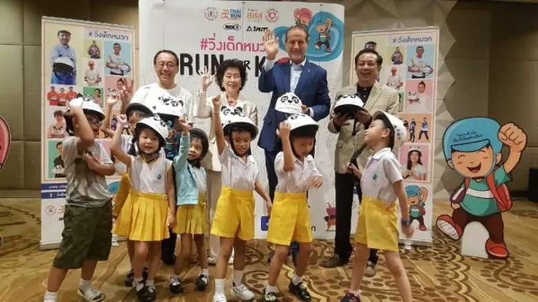 ดำรง พุฒตาล ประธานมูลนิธิเมาไม่ชับ และชมร...