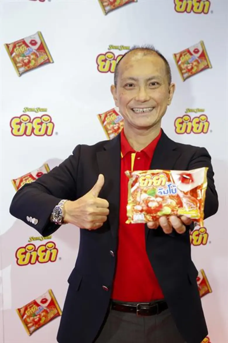วันไทยอุตสาหกรรมฯ ส่ง ยำยำ จัมโบ้ รสต้มยำกุ้ง สูตรใหม่ ชิงแชร์ตลาดบะหมี่กึ่งสำเร็จรูป 16,000 ล้านบาท ชูจุดเด่นใช้นวัตกรรมใหม่ดึงรสชาติจากกุ้งแท้ๆ ลงซอง พร้อมเปิดตัวนางเอกดัง ปู - ไปรยา เป็นพรีเซ็นเตอร์ มั่นใจดันยอดขายพุ่งแน่