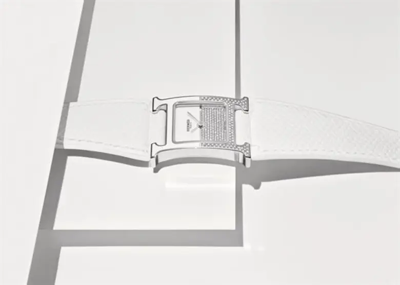 เรือนเวลารุ่นเออร์ อาช ดูเบลอ เฌอ (Heure H Double Jeu)