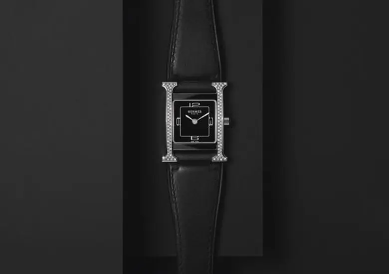 เรือนเวลารุ่นเออร์ อาช ดูเบลอ เฌอ (Heure H Double Jeu)