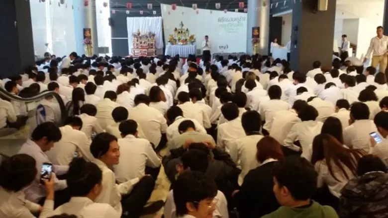 เพื่อเป็นการแสดงคารวะกรรมต่อครูผู้ประสิทธ...