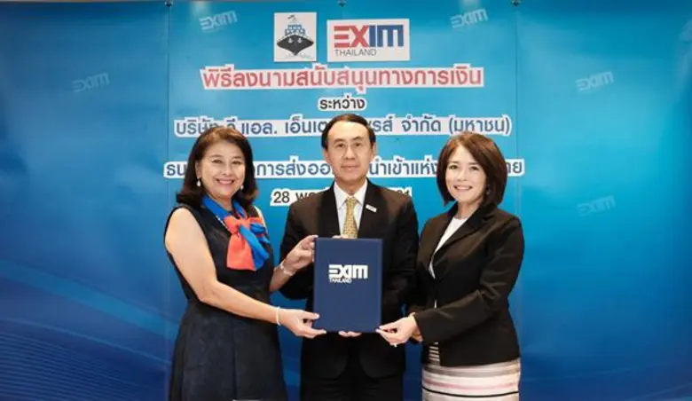 นางชุติภา กลิ่นสุวรรณ (คนซ้าย) ประธานเจ้า...