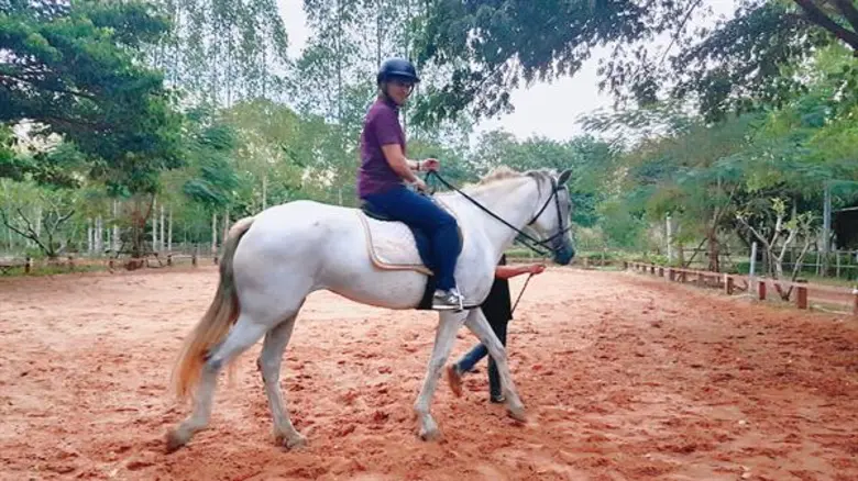 ทีวีไกด์: รายการ "หลงรักยิ้ม"  “แดเนียล” ชวนเที่ยวกรีนซีซั่น ความงามอันดับหนึ่ง ณ เขาใหญ่