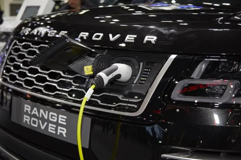 จากัวร์และแลนด์โรเวอร์เดินหน้าเต็มกำลัง สร้างกลยุทธ์รุกทุกช่องทาง ปรับราคาเริ่มต้น พร้อมมอบโปรโมชั่นพิเศษและเปิดตัวรถใหม่ 3 รุ่น ในงานมหกรรมยานยนต์ ครั้งที่ 35