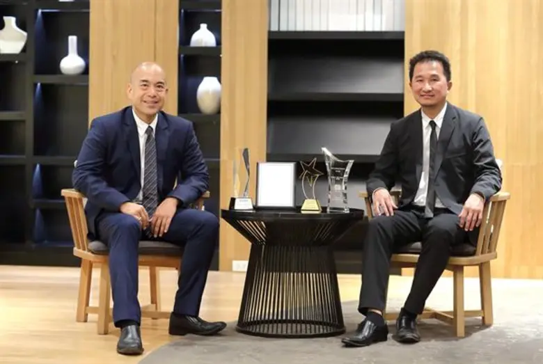 "คว้า 4 รางวัลใหญ่" : บัตรเครดิต เซ็นทรัล...