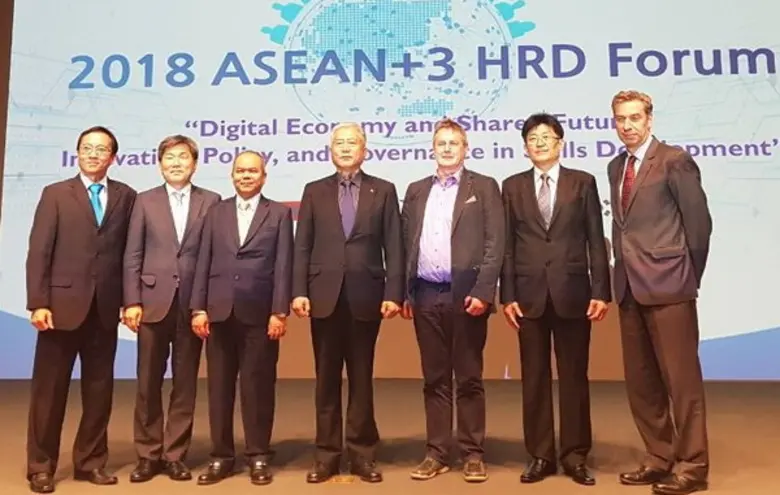 นายพิสิฐ รังสฤษฎ์วุฒิกุล ผู้อำนวยการสถาบั...