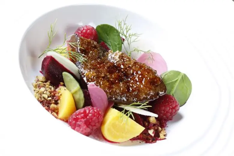 "ร่วมเฉลิมฉลองเทศกาลแห่งความสุข และเทศกาลวันส่งท้ายปีใหม่ ต้อนรับปีใหม่ ไปกับปาร์ตี้ธีมหรู “Shimmering Diamonds - เปล่งประกายดั่งเพชร” ณ โรงแรมแชงกรี-ลา กรุงเทพฯ"