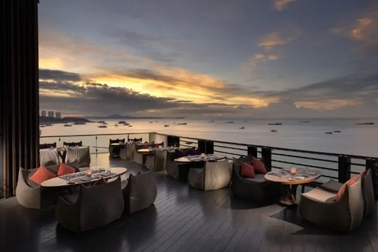 โรงแรมฮิลตัน พัทยา ชวนคุณอิ่มอร่อยแบบไม่อั้นกับบุฟเฟ่ต์อาหารทะเลมื้อค่ำ