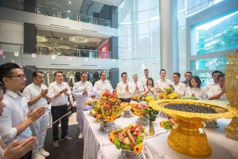 เพื่อเป็นการแสดงคารวะกรรมต่อครูผู้ประสิทธ...