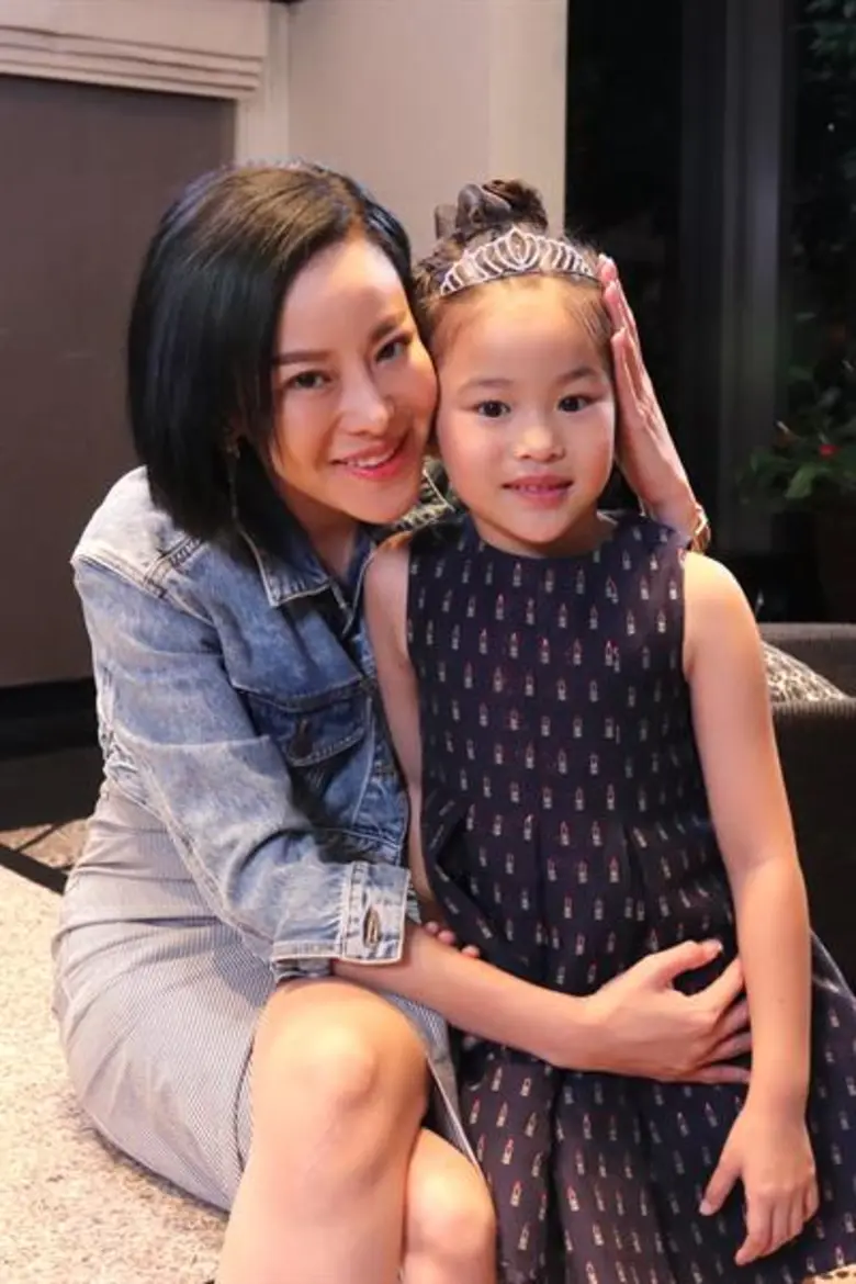 ทีวีไกด์: รายการ “LITTLE NIRIN” “ปอย” ว่าแน่ยังแพ้ “แม่หนิง” ช้อปแบรนด์เนมใบละ 5 ล้าน!