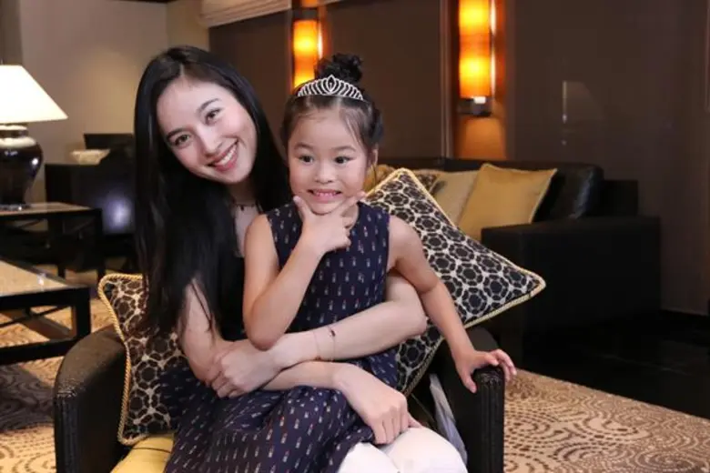 ทีวีไกด์: รายการ “LITTLE NIRIN” “ปอย” ว่าแน่ยังแพ้ “แม่หนิง” ช้อปแบรนด์เนมใบละ 5 ล้าน!