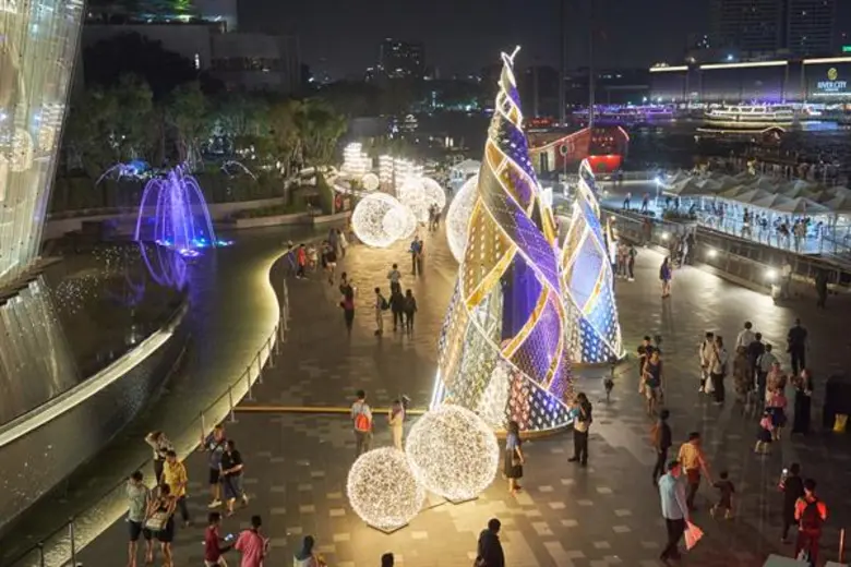 'ไอคอนสยาม’ จัดงาน “แบงค็อก อิลลูมิเนชั่น แอท ไอคอนสยาม” อลังการขบวนต้นคริสต์มาสเอกลักษณ์ไทย ตระการตากับฟลอร์แมปปิ้งสุดล้ำ ครั้งแรกในประเทศไทยยิ่งใหญ่ริมแม่น้ำเจ้าพระยา