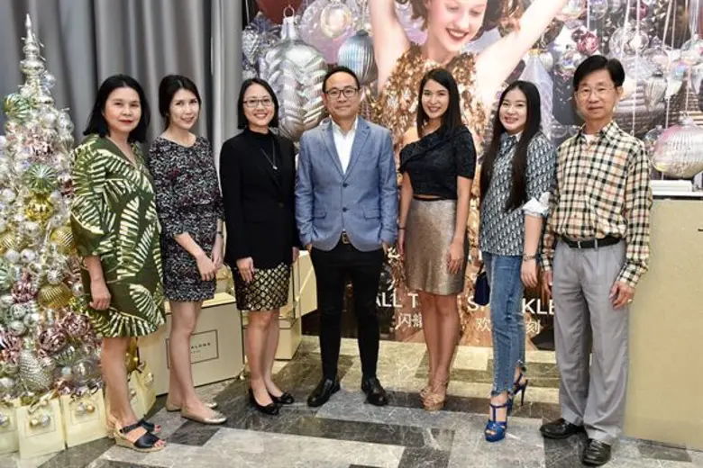 นิพนธ์ รักศรีอักษร (กลาง) รองกรรมการผู้อำ...