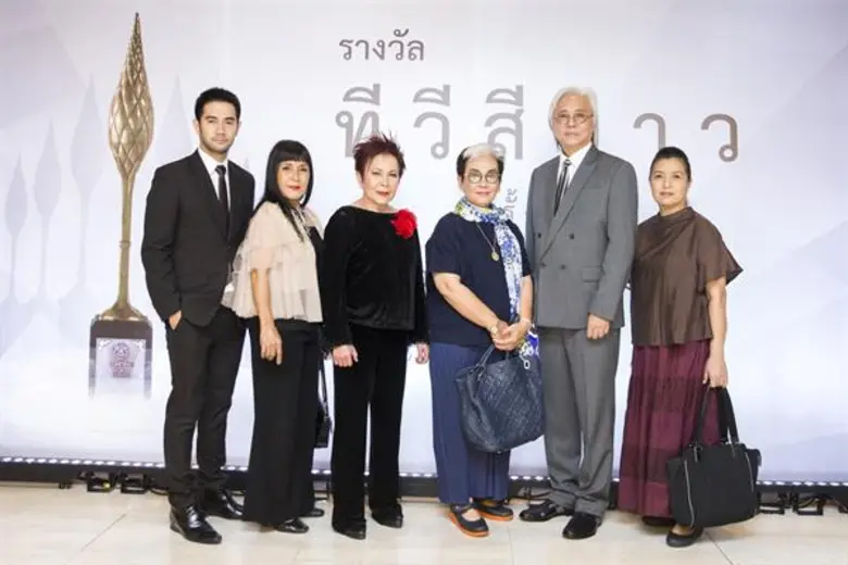 งานประกาศผล “รางวัลทีวีสีขาว” ครั้งที่ 1 ทอบ 2.7 ล้านบาท ละครข้ามสีทันดร กวาดหลายรางวัลใหญ่ โบว์-เมลดารับนำหญิง อนันดานำชาย