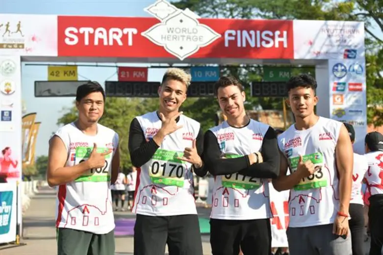 หลังจากบินไปเที่ยวสหรัฐอเมริกาและกลับมาปร...