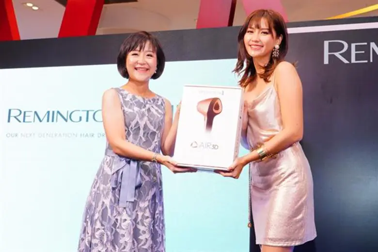 เส้นผมที่เปียกลู่หลังสระดูจะเป็นช่วงเวลาน...