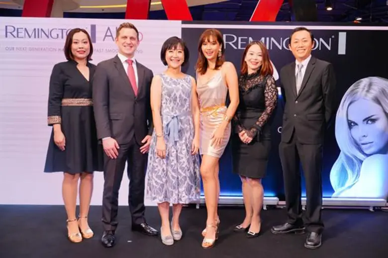 รู้จักผู้ช่วยใหม่จากนิวยอร์ก Remington Air3D ความลับผมสวยเก๋ของ สาวเมทัล สุขขาว