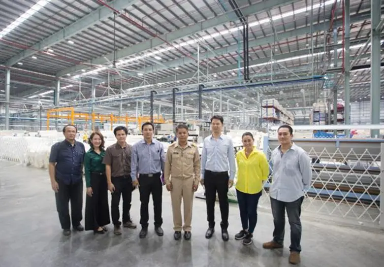 นายสหวัฒน์ โสภา (กลาง) อุตสาหกรรมจังหวัดป...