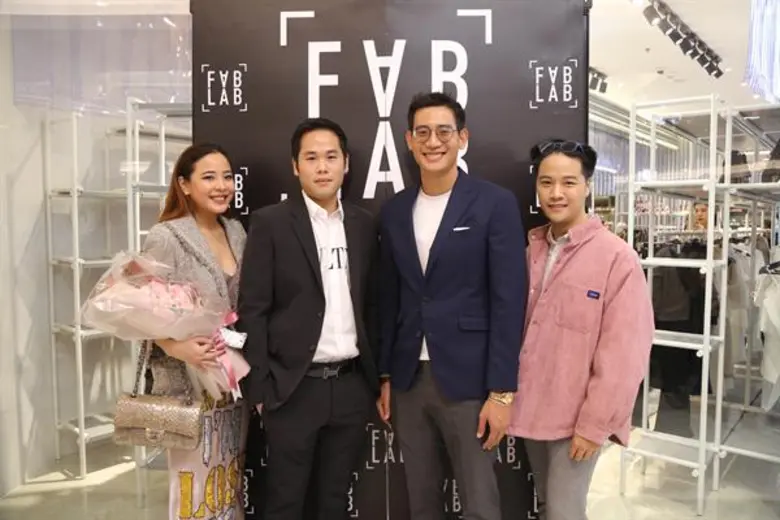 ชมแฟชั่น-ดาราสาวสายแฟฯ แต่งพิงค์ หวานเท่ห์ร่วมเปิดตัว FABLAB Store สาขา 6 แฟชั่นไอส์แลนด์
