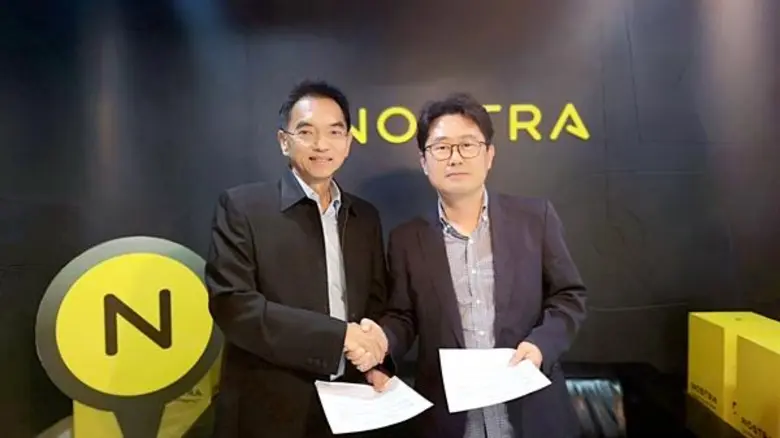 นายวิชัย แสงหิรัญวัฒนา (ซ้าย) ผู้จัดการทั...