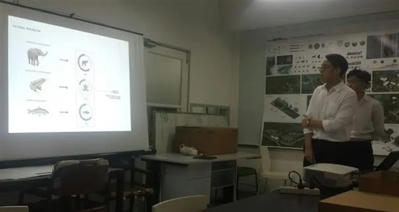 หมอล็อต น.สพ. ภัทรพล มณีอ่อน - ดร. วราวุธ สุธีธร ผู้เชี่ยวชาญด้านอนุรักษ์ ร่วมตรวจแบบงานออกแบบภูมิสถาปัตยกรรม นิสิต สถาปัตย์ จุฬาฯ ส่งเสริมงานสร้างสรรค์สังคม