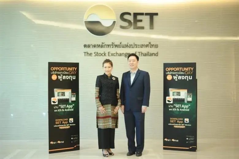 คุณจินตณา กิ่งแก้ว (ซ้าย) รองกรรมการผู้จั...