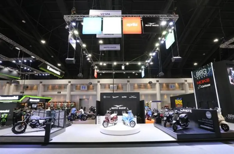 พบกับเสน่ห์แห่งการขับขี่แบบไม่เหมือนใครกับ 2 รุ่นใหม่ล่าสุดจาก “เวสปิอาริโอ” “Vespa Notte Special Edition” และ “Moto Guzzi V7 III Milano” พร้อมโปรโมชั่นและข้อเสนอสุดพิเศษภายในงานมอเตอร์เอ็กซ์โปครั้งที่ 35