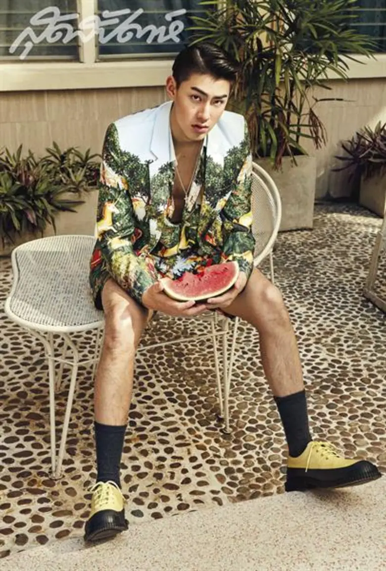 นิตยสารสุดสัปดาห์ ฉบับ ธันวาคม 2561 จัดเต็มส่งท้ายปีรวมหนุ่มฮอตไทย-เกาหลีใน 2 ปกสุดคุ้ม พ่อเจ กับ 3 เจ้า และหนุ่มเกาหลี เร็น แห่งวง NU’EST W