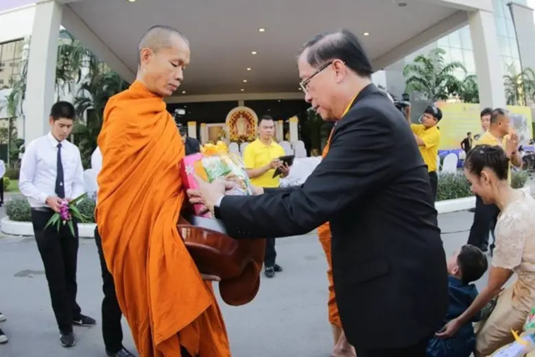 ผู้ช่วยศาสตราจารย์วุฒิศักดิ์ ลาภเจริญทรัพย์ อธิการบ...