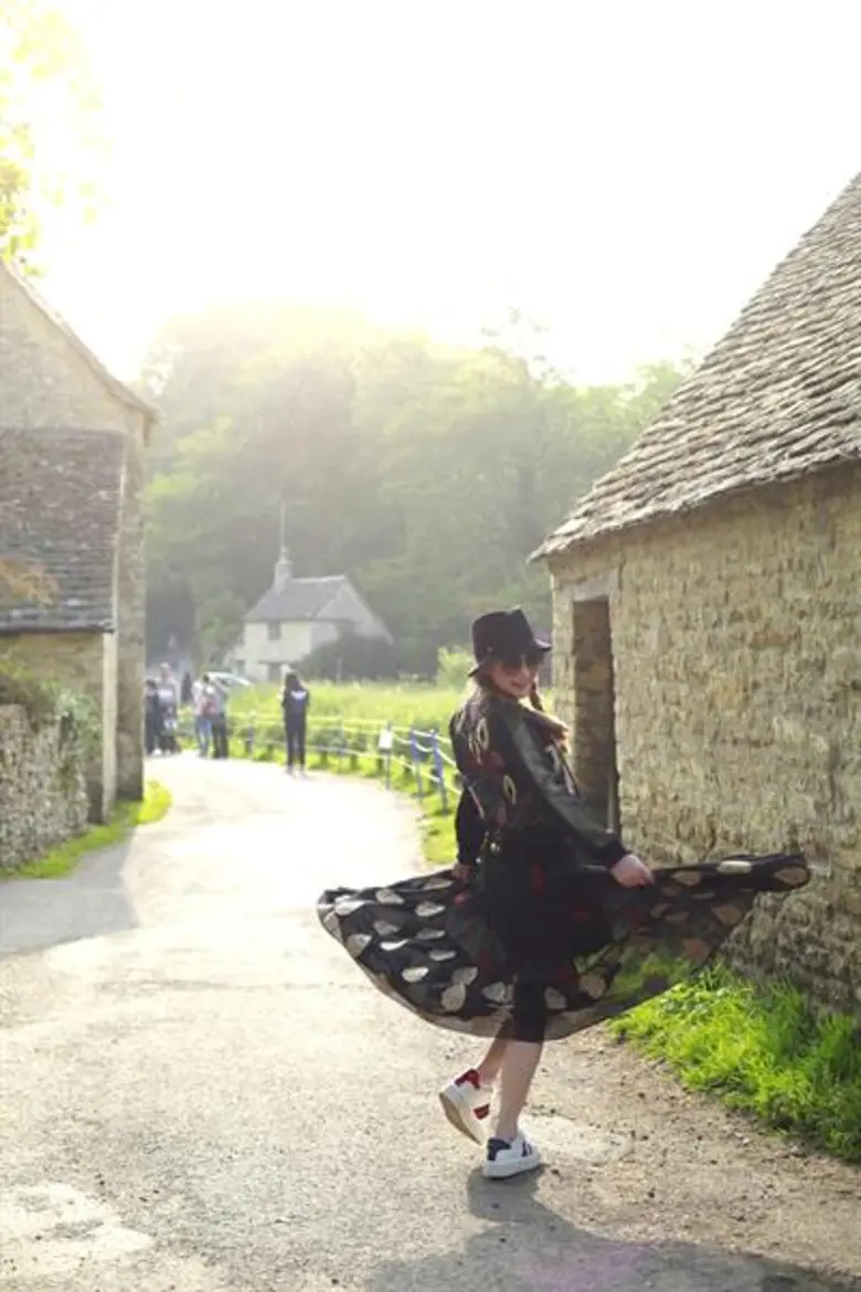 ทีวีไกด์: รายการ "หนีเที่ยวกัน" เด็ดสุดเมืองผู้ดี “ฟลุค&ลี” พาดูหมู่บ้านลับ!