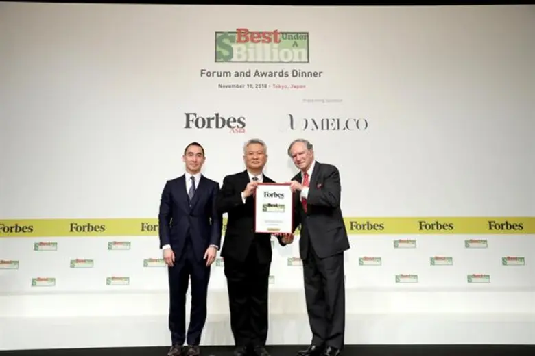 ดร.พีระพงษ์ กิติเวชโภคาวัฒน์ (กลาง) รองปร...