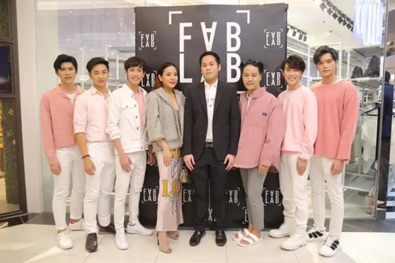 สนุกกับแฟชั่น มิกซ์แอนด์แมทช์ได้ สาวๆ สายแฟ & สายชิค พบกับพาเหรดช้อปฯ เปิด FABLAB Store สาขา 5 แฟชั่นไอส์แลนด์
