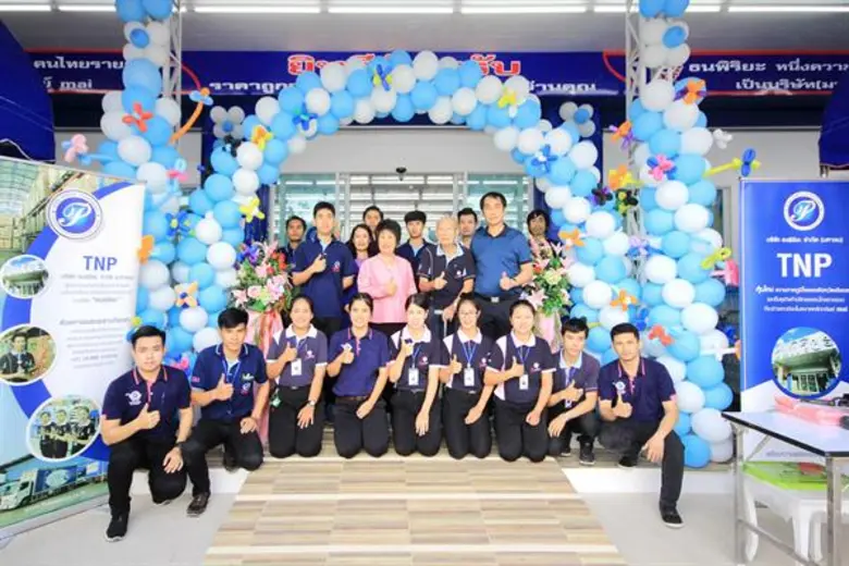 นายธวัชชัย พุฒิพิริยะ (แถวยืน ขวา) กรรมกา...