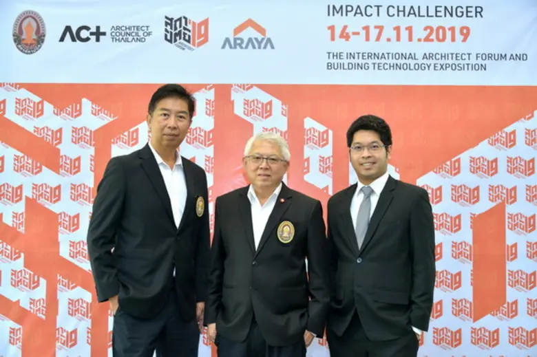 (จากซ้าย) นายประกิต พนานุรัตน์ ประธานจัดง...