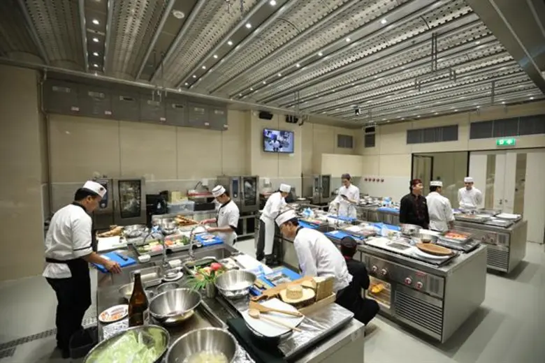 สภาอุตสาหกรรมอาหารทะเลนอร์เวย์มอบรางวัลชนะเลิศการแข่งขัน Global Sushi Academy ครั้งแรกในไทย ให้เชฟซูชิประจำร้านอาหารญี่ปุ่น 'อุมิ’ พร้อมสนับสนุนให้เป็นตัวแทนเข้าร่วมการแข่งขันระดับโลก ที่กรุงโตเกียว ประเทศญี่ปุ่น