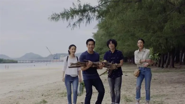 ต้า (เอ็ม – ยศวัส สิทธิวงศ์) พยายามเดินตา...