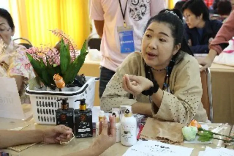 เมืองแม่กลอง เร่งยกระดับผลิตภัณฑ์ชุมชน สร้างรายได้ ลดความเหลื่อมล้ำ	