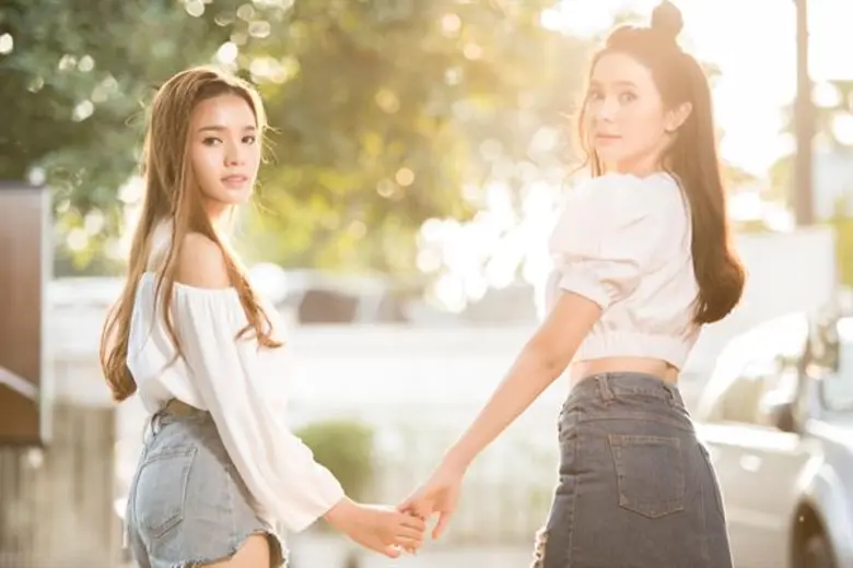 “ต้นข้าว – เพลง อาร์สยาม” ขึ้นแท่นลูกรักอาร์เอส แจกความสดใสผ่านเพลงดังในอดีต พร้อมประเดิมละคร ช่อง 8