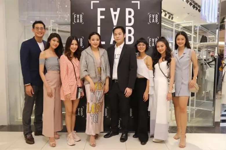 คุณศิรดา หันนาคินทร์ (คนที่ 4 จากซ้าย) กร...