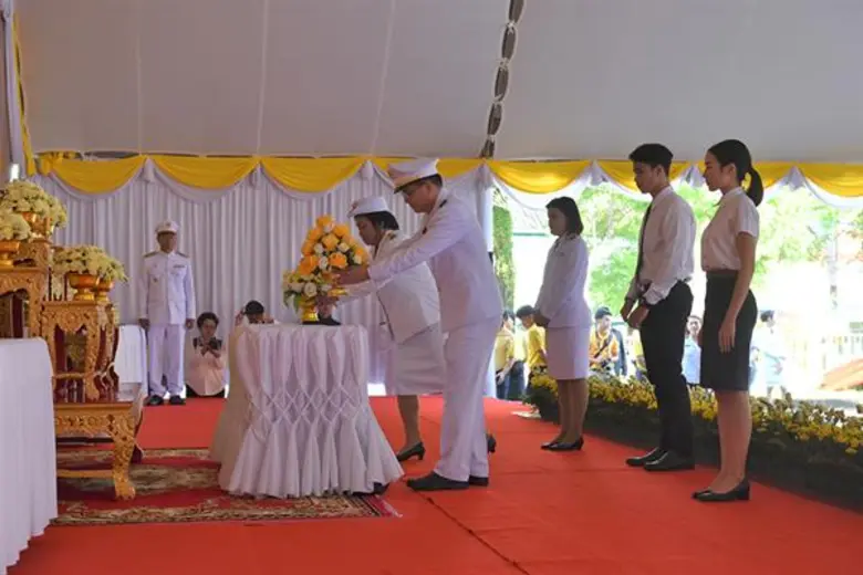 ม.อ.ตรัง ร่วมวางพานพุ่มดอกไม้ วันคล้ายวันเฉลิมพระชนมพรรษา ในหลวง ร.9 วันชาติ และวันพ่อแห่งชาติ