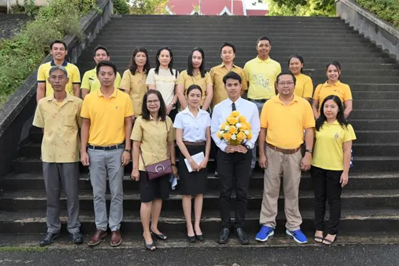 ม.อ.ตรัง ร่วมวางพานพุ่มดอกไม้ วันคล้ายวันเฉลิมพระชนมพรรษา ในหลวง ร.9 วันชาติ และวันพ่อแห่งชาติ