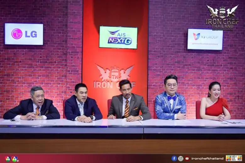 ทีวีไกด์: รายการ "เชฟกระทะเหล็ก ประเทศไทย" “เชฟกระทะเหล็ก” เปิดศึกอาหารแดนมังกร “เชฟฟ่ง จวิ้น” ปะทะเดือดขอวัดกึ๋น “เชฟป้อม”