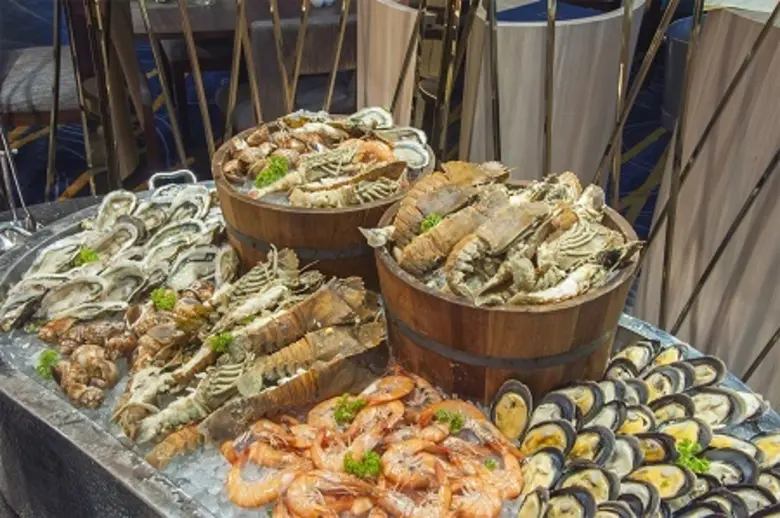 เพลิดเพลินและเต็มอิ่มกับบุฟเฟ่ต์นานาชาติท...