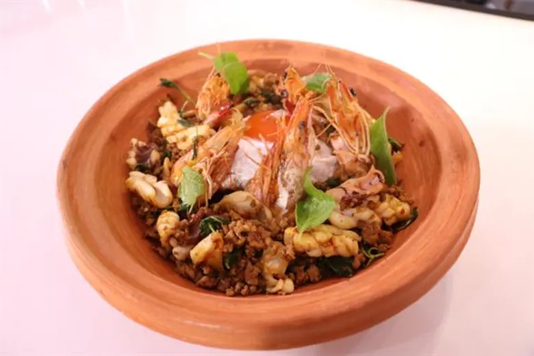 เมนูประจำชาติอย่างผัดกะเพราที่หลายๆ คนต้อ...