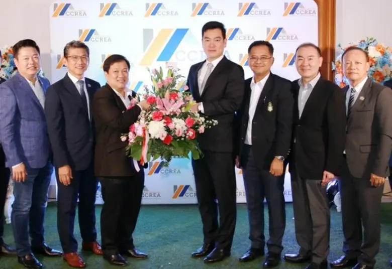 นายพรนริศ ชวนไชยสิทธิ์ (ที่ 3 จากซ้าย) นา...