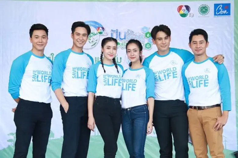 “พิม-แบงค์-โดนัท-ชิงชิง” แก๊ง 7 สี ปันรักให้โลก บุกตลาด รณรงค์ลดการใช้พลาสติก จัดการขยะลดภาวะโลกร้อน โครงการ “7 สี ปันรักให้โลก” ถือโอกาสวันสิ่งแวดล้อมไทย เปิดตัวกิจกรรม “ปันรัก ปันความรู้