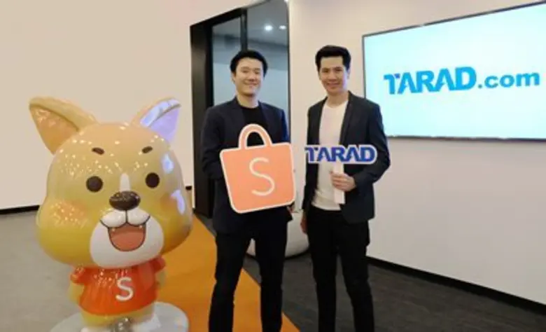 ภาวุธ พงษ์วิทยภานุ (ขวา) กรรมการบริหารและ...