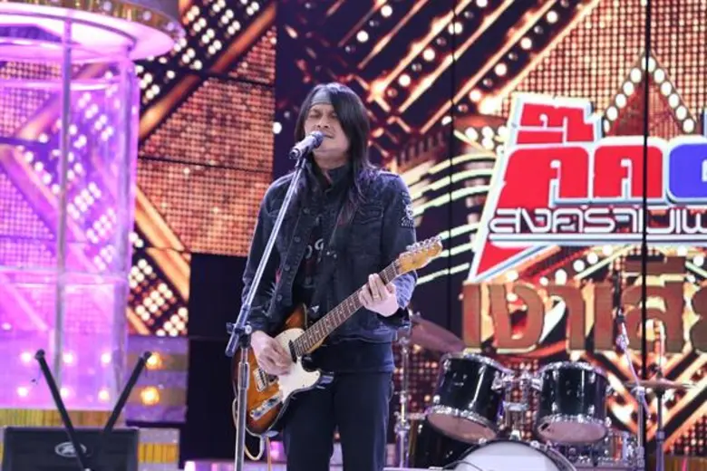 ทีวีไกด์: รายการ “กิ๊กดู๋ สงครามเพลงเงาเสียง” มันส์หยดติ๋ง! ซุปตาร์ร็อคอีสาน “พี สะเดิด” ขนเมดเลย์เพลงฮิตระเบิดเวที ใน “กิ๊กดู๋ สงครามเพลงเงาเสียง” ชมไลฟ์สดได้ทาง Line TV และ เพจ กิ๊กดู๋