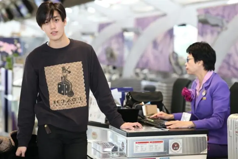 แฟชั่นสนามบิน “ต่อ & ต้าเหนิง” สไตล์เบาๆ ก่อนเหินฟ้าสู่นครเซี่ยงไฮ้ ร่วมชมแฟชั่นโชว์เปิดคอลเลกชั่น “Coach Pre - Fall 2019”